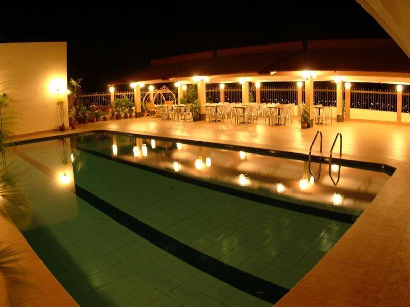 Li Hua Hotel Bintulu Exterior photo